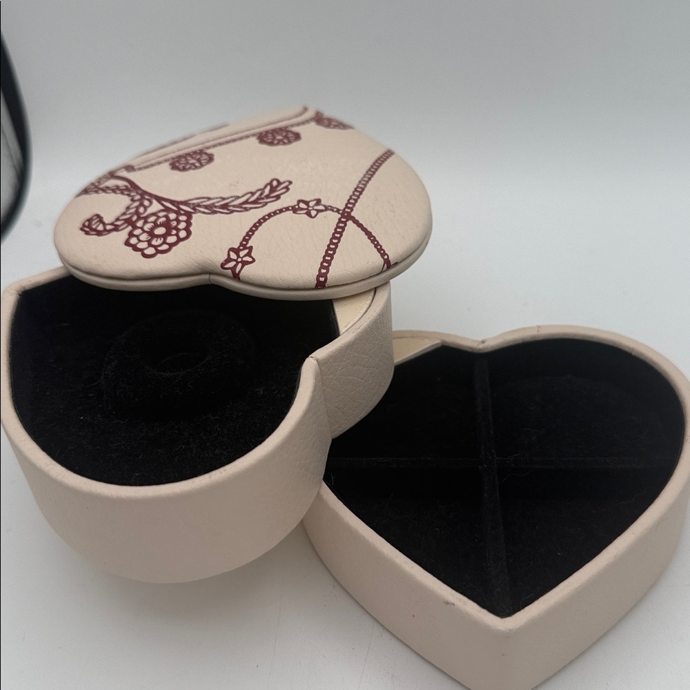 Pandora genuine leather heart shaped bracelet charm jewelry box 4x4.5x3”